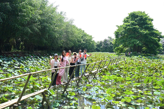 Promoting Tourism Development to Ensure Double-Digit Economic Growth